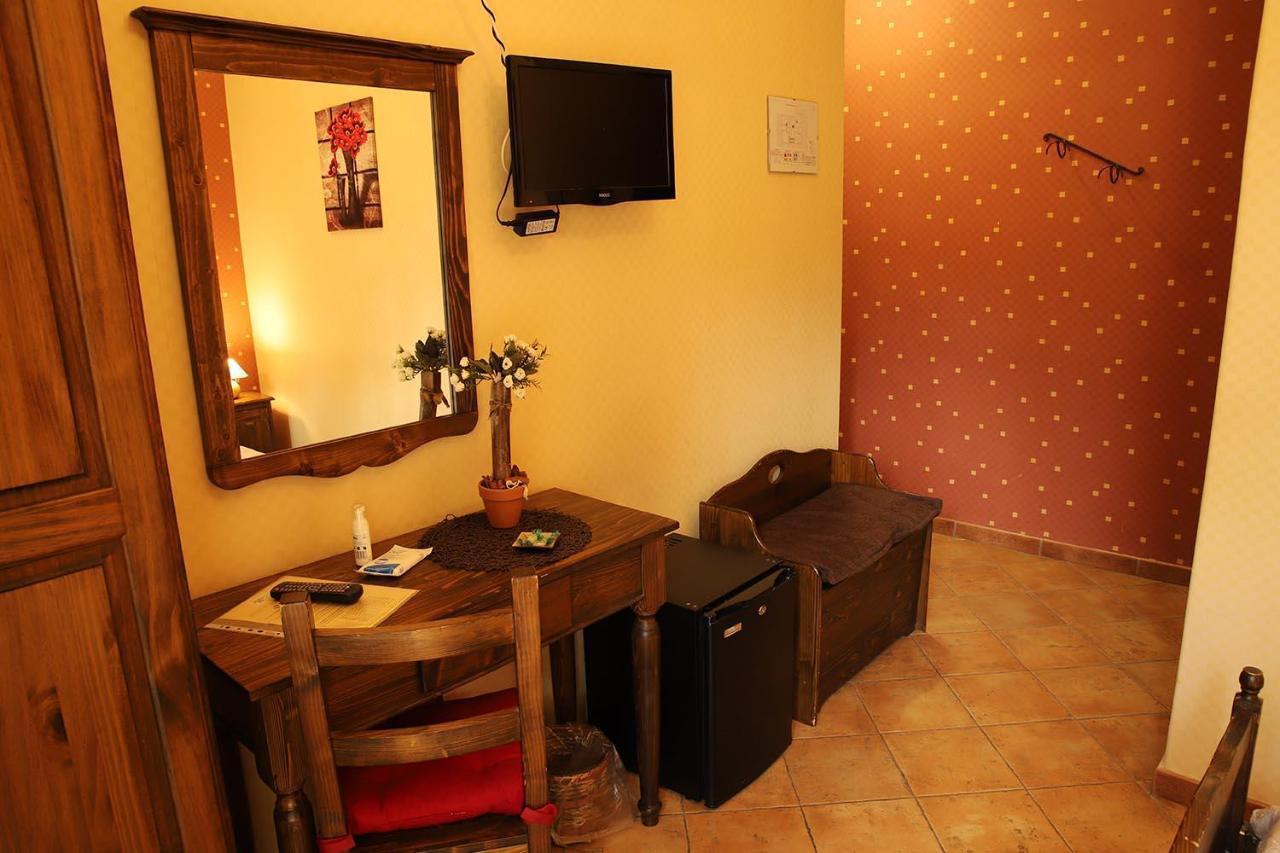 ניקולוסי Hotel Alle Pendici מראה חיצוני תמונה
